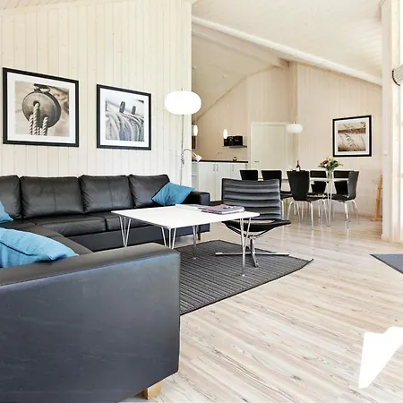 Detached With Private Sauna *