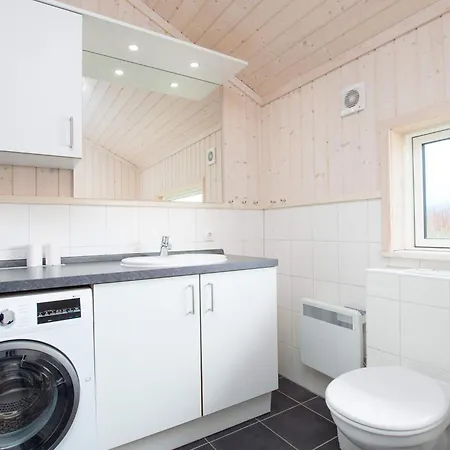 Detached With Private Sauna بيت للعطل